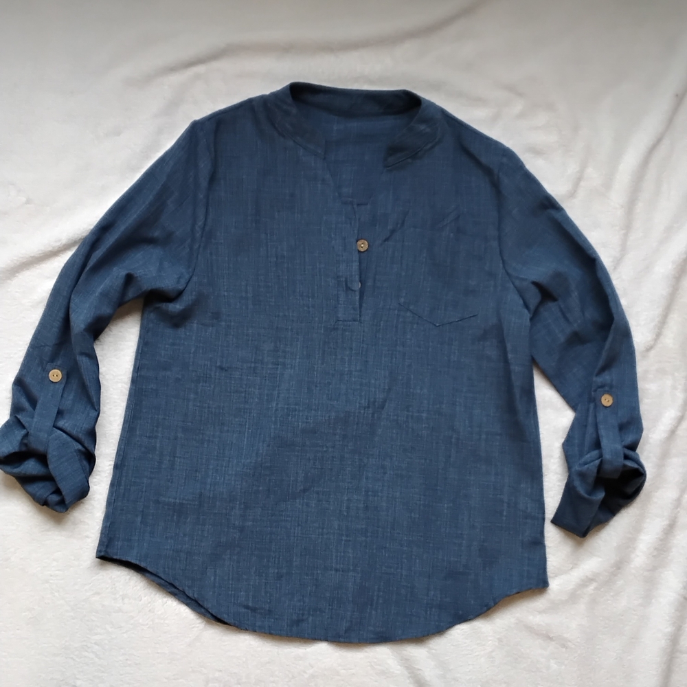 💥💥3 items for 10❤❤ be sure to bundle Chic Navy Women's Blouse